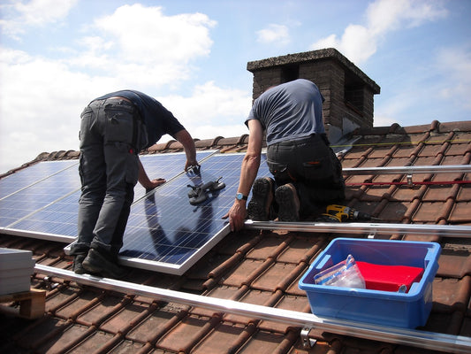 Off-Grid Solar System Installation: DIY vs. Professional Services